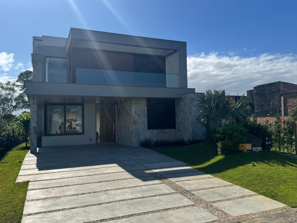 Casa 04 dormitórios